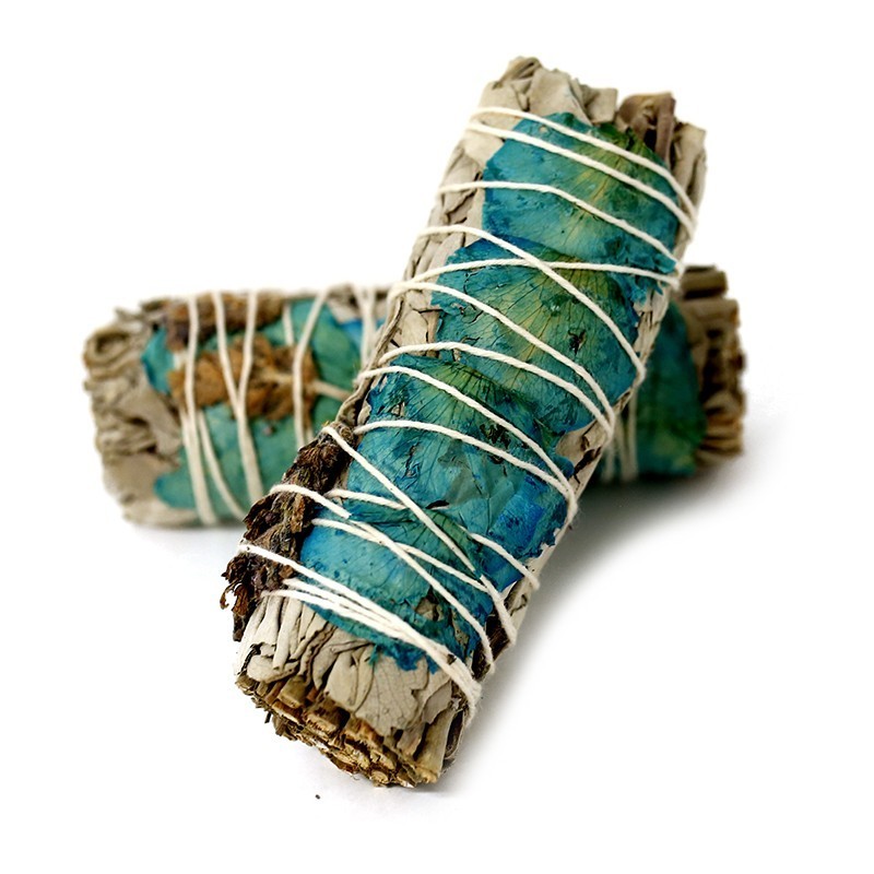 Smudge Stick di Salvia Bianca e Petali Turchesi