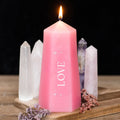 Candela per favorire la Fiducia Interiore con cristallo di Quarzo Rosa grezzo
